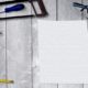 Werkzeuge und Notizblatt
