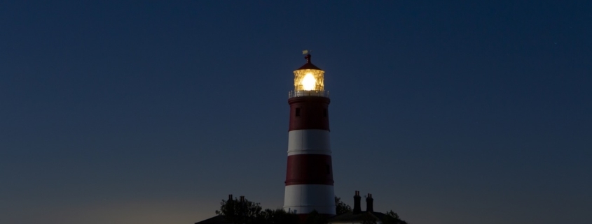 Leuchtturm in der Nacht