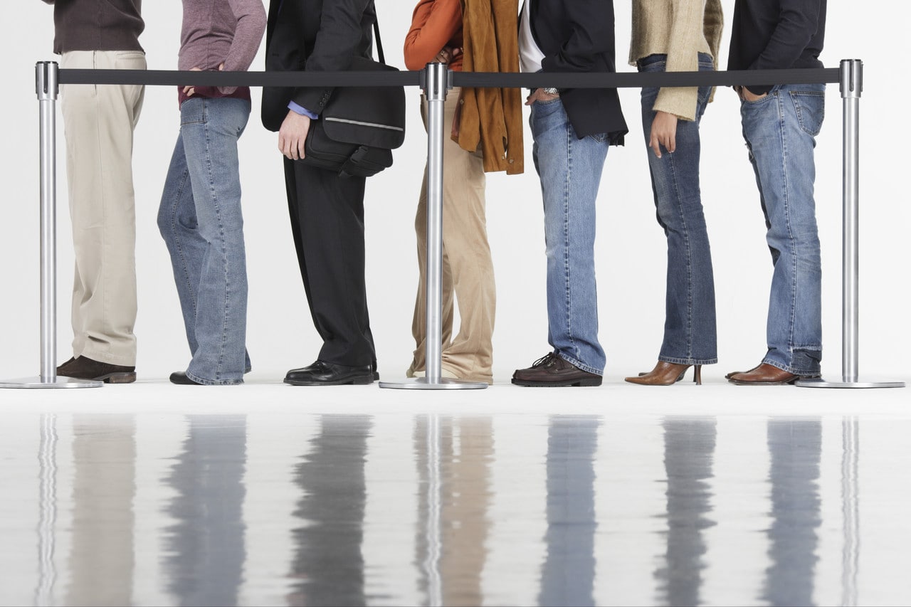 Schlange Arbeitsamt Schlange vor dem Arbeitsamt